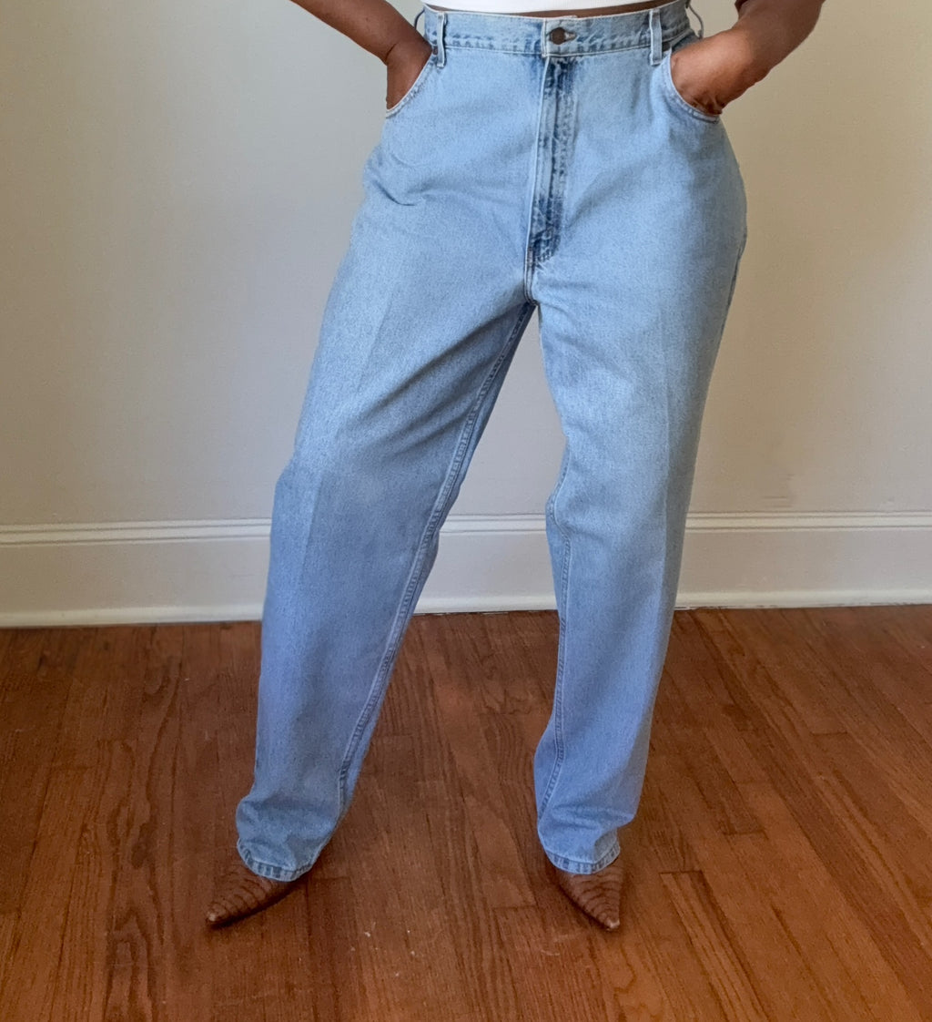 Vtg “545” 2001 Levi’s | Waist 40” -41” x Inseam 32”