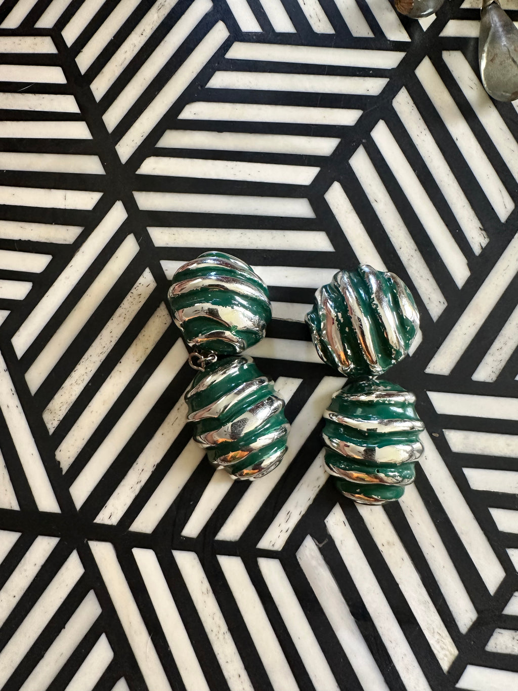 Jaz Vtg Clip On Earrings
